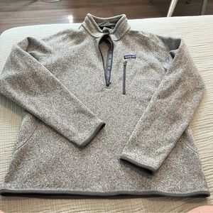 Grey men’s Patagonia quarter zip